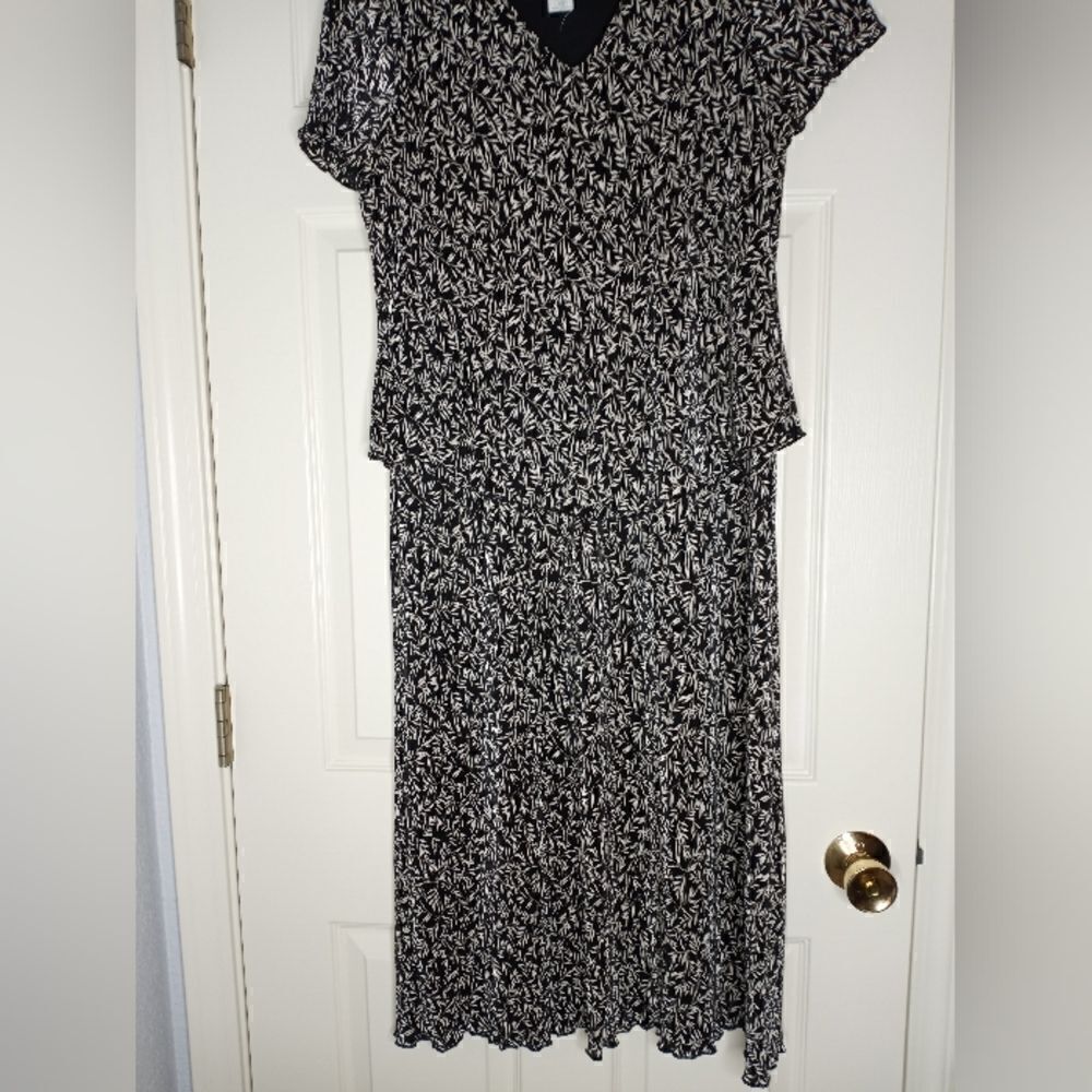 Connected Apparel 12 Black White Shrtslvs V-veck Floral Print 2 Pieces Dress.